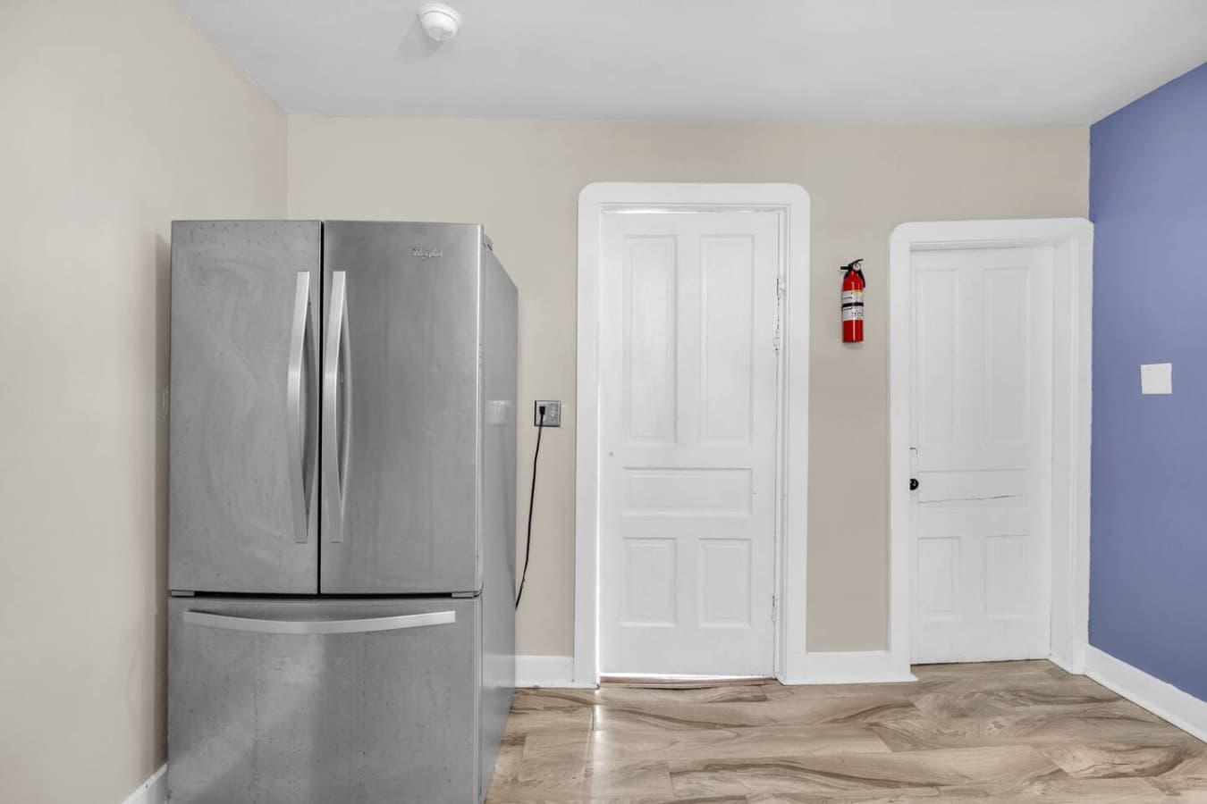 Big fridge, zero compromise—store it all.