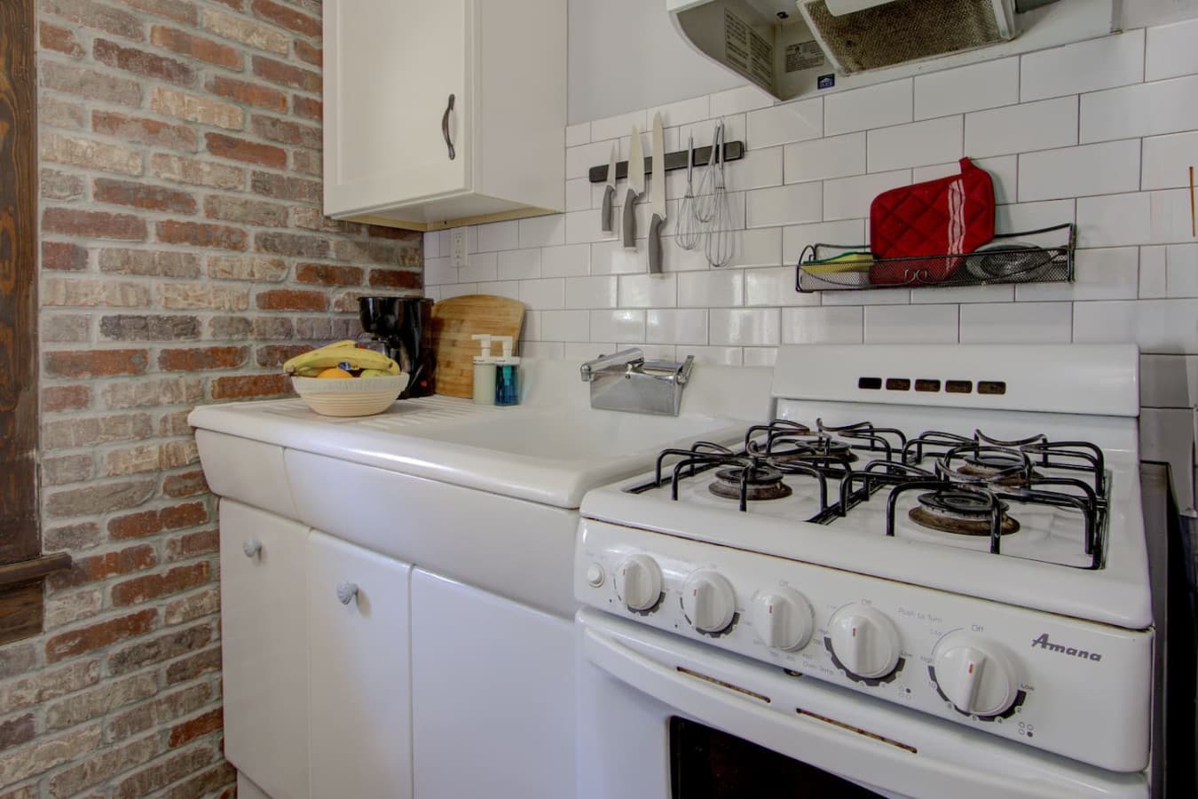 Fully equipped kitchen.