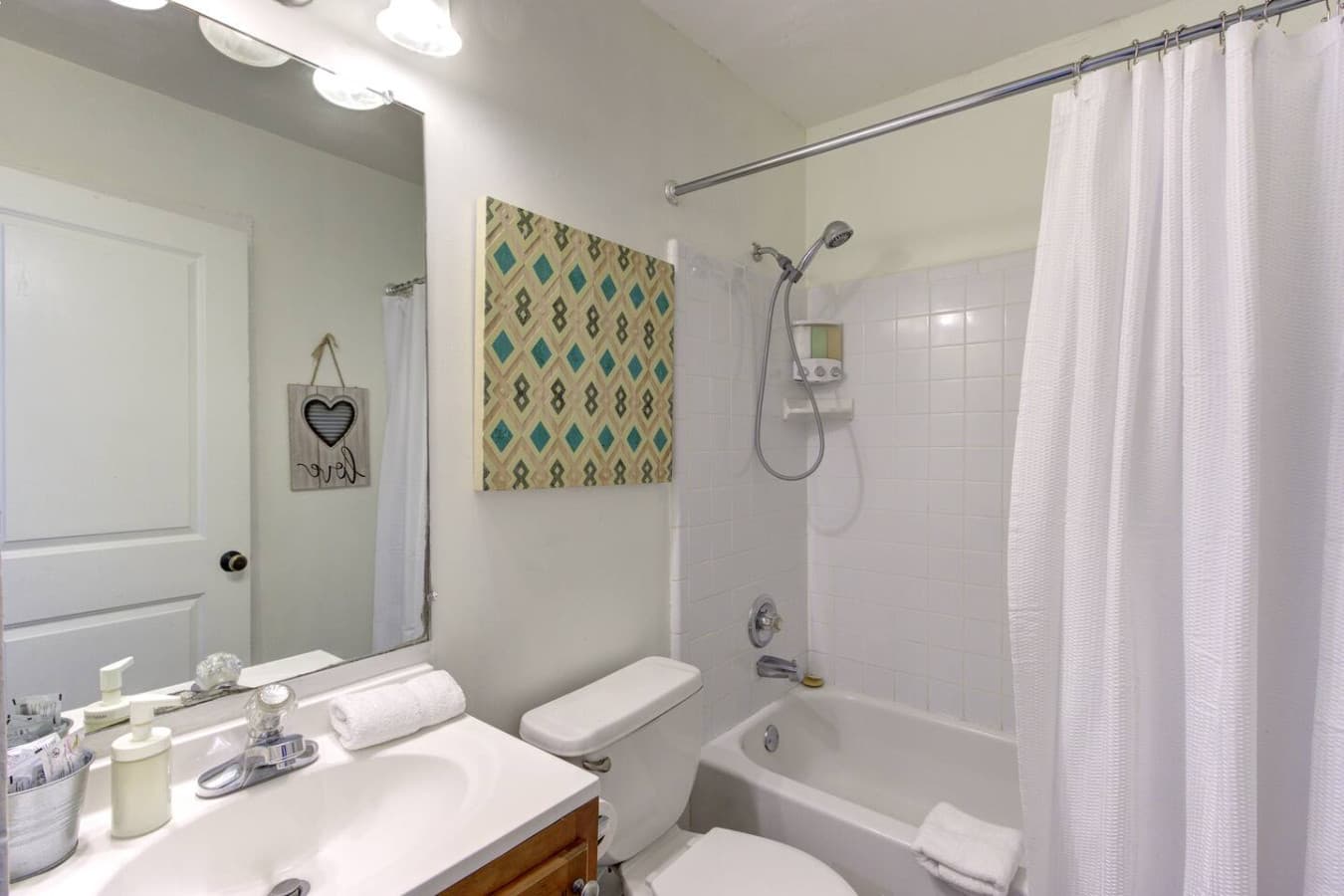 Bubble baths or quick showers—all the comfort you need.