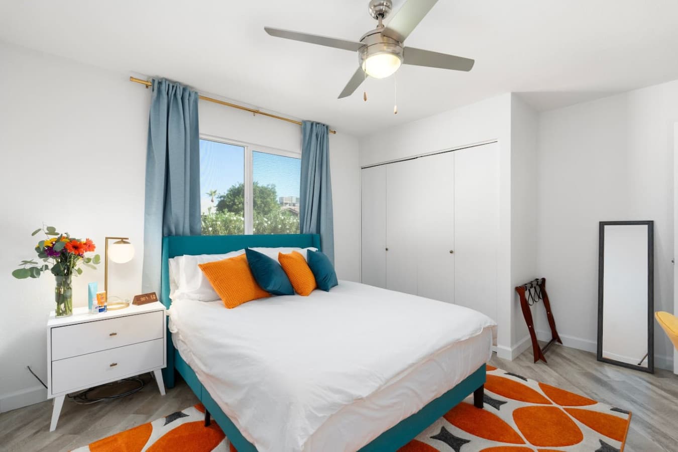 Wake up to lots of natural light and enjoy a peaceful morning before exploring Tempe