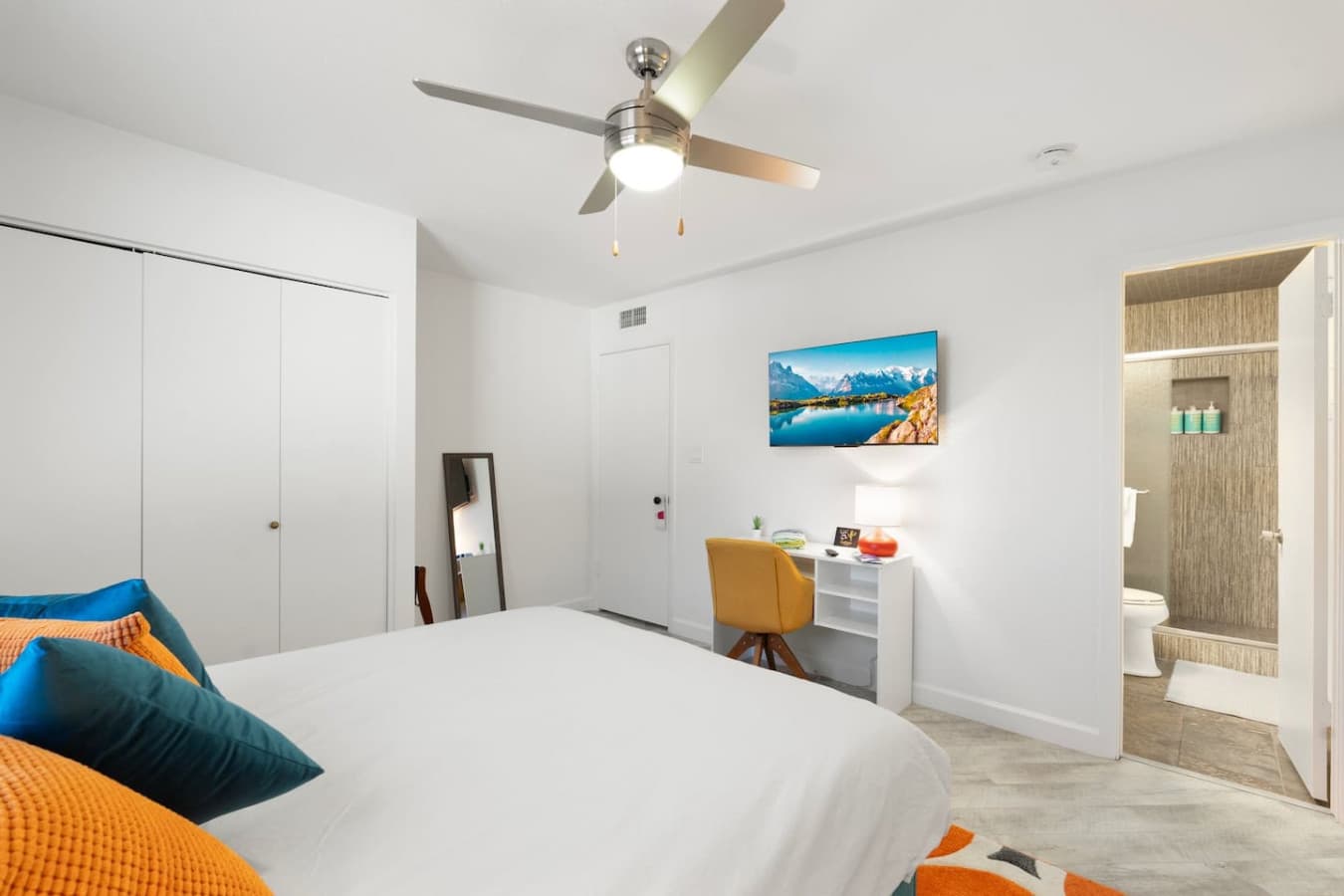 Our master bedroom comes with an en-suite bathroom, for your convenience