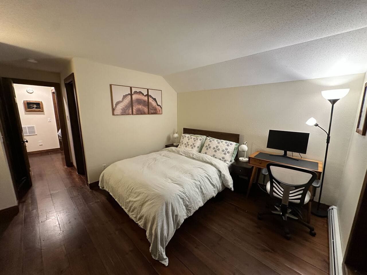 For those who want to sleep like a queen and work like a pro, this room has you covered—comfort and productivity all in one.