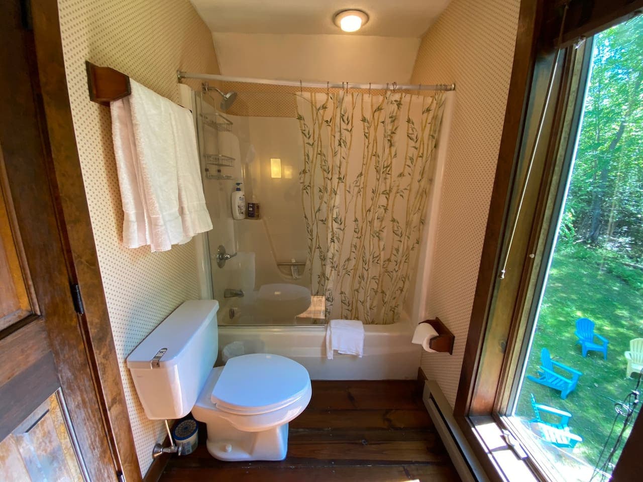 Soak in the tub, and soak in the view—it’s the best seat in the house!