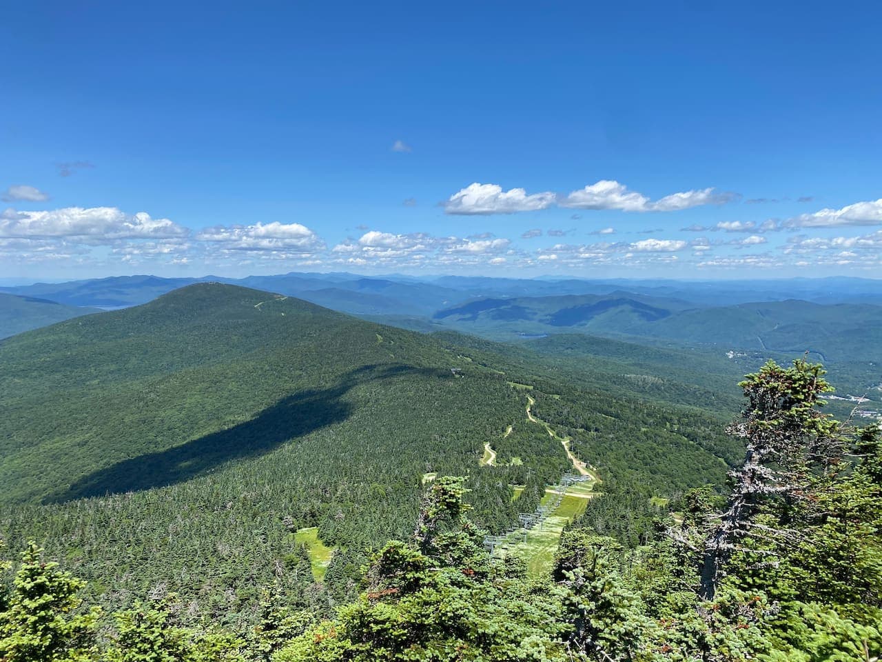 A short 15 minute drive to the top of Killington offers sweeping vistas and outdoor activities year-round—whether you're into skiing, hiking, or simply soaking in the view.