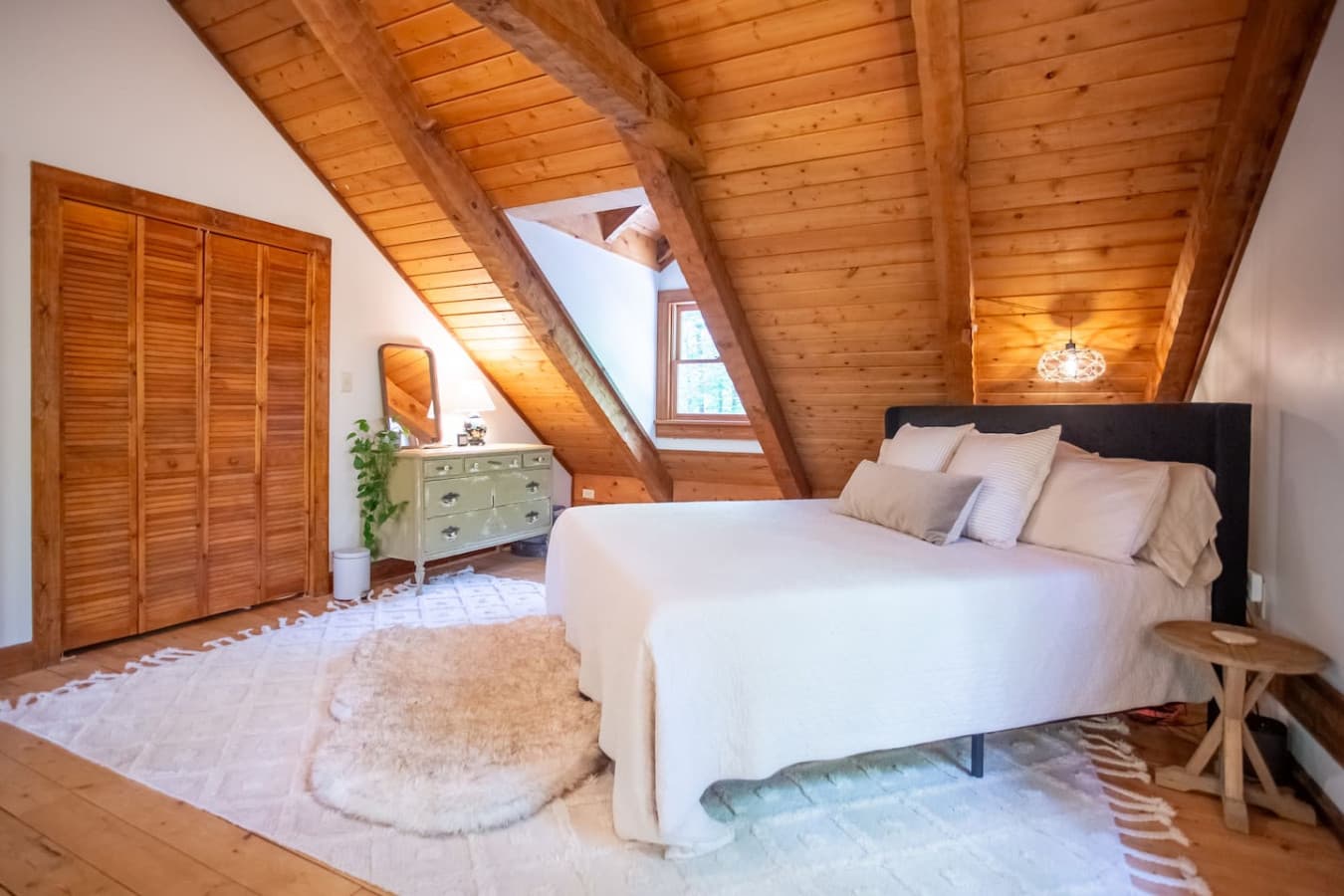 Cabin on the Haw: Rustic charm meets restful comfort—your king bed sanctuary.