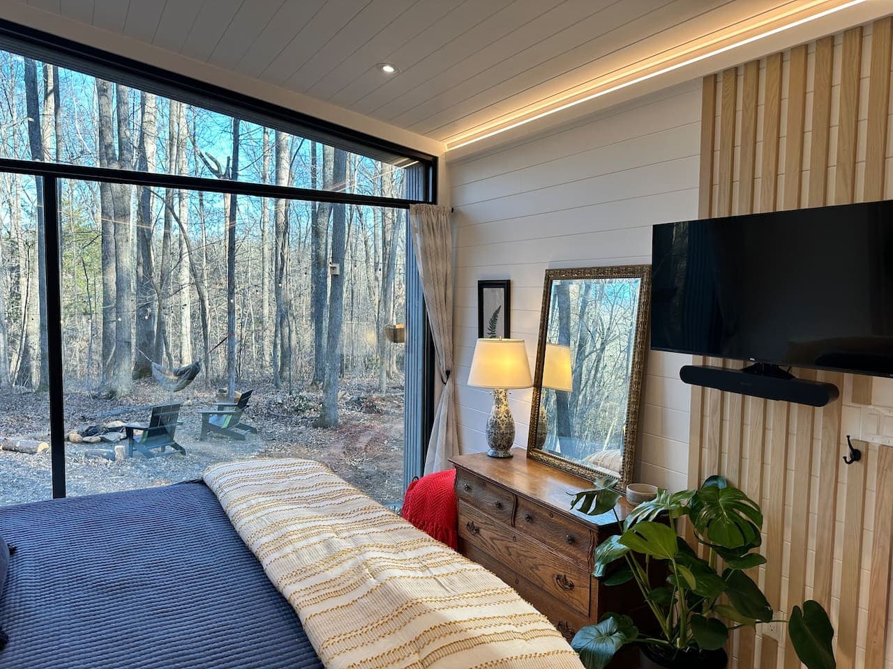 Luna Studio: A serene retreat featuring a king-sized bed and soft lighting, creating the perfect atmosphere for a restful night.