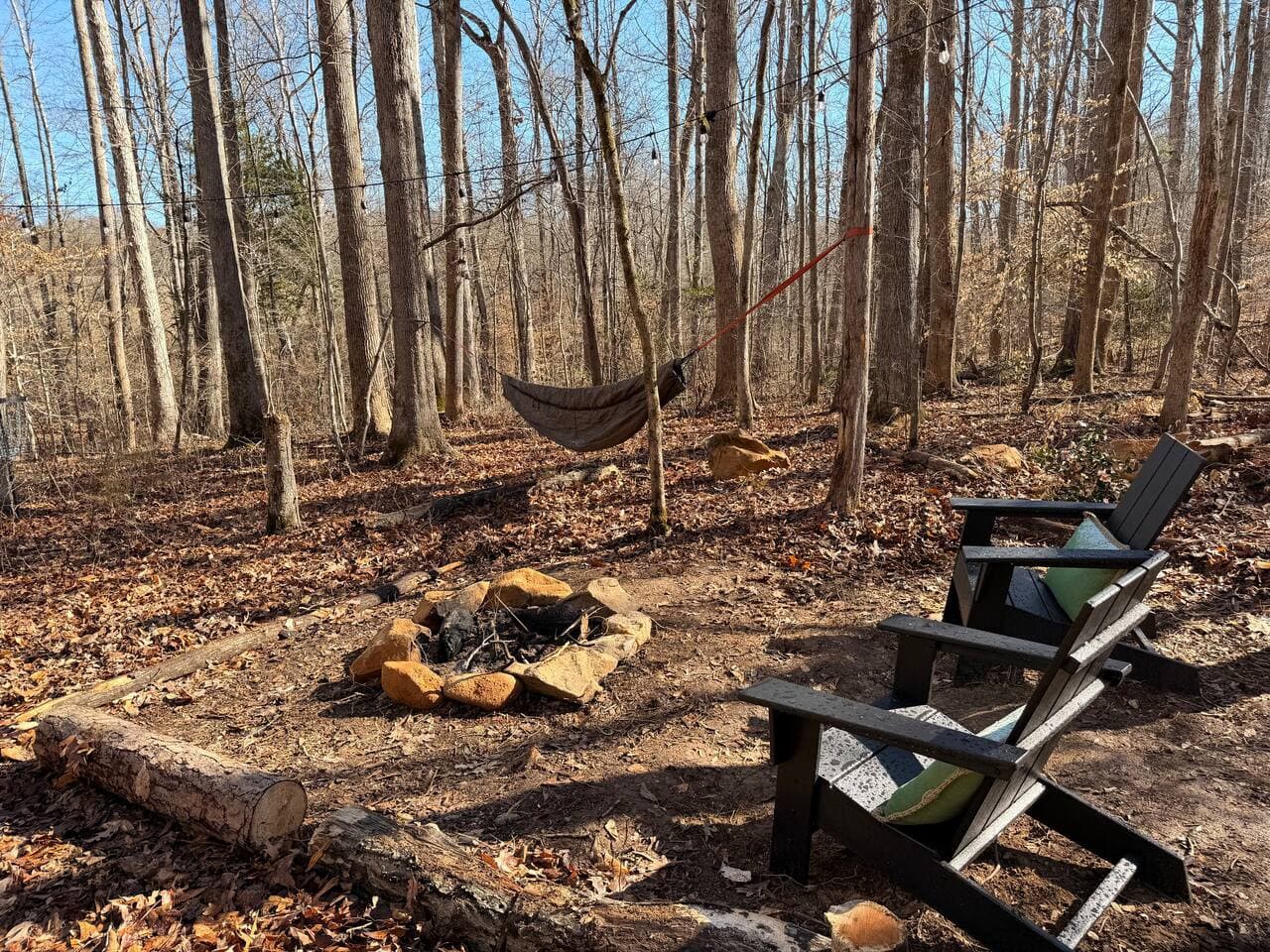 Luna Studio: Enjoy the perfect outdoor setting with river views, nearby trails, and a cozy fire pit to unwind after a day of exploring.