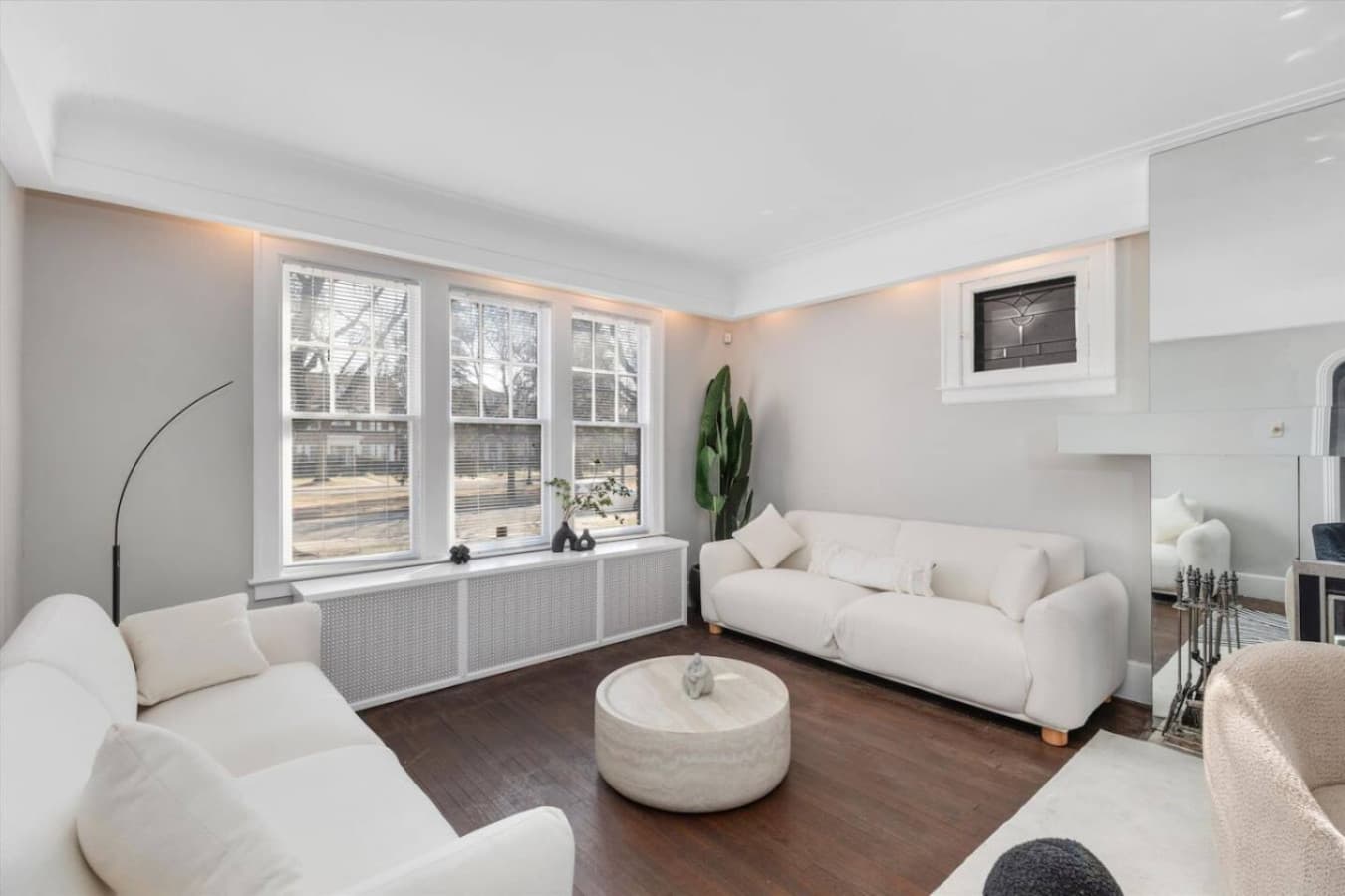 Sun-filled and welcoming, this dual-sofa setup is ideal for conversations, game nights, or quiet lounging.