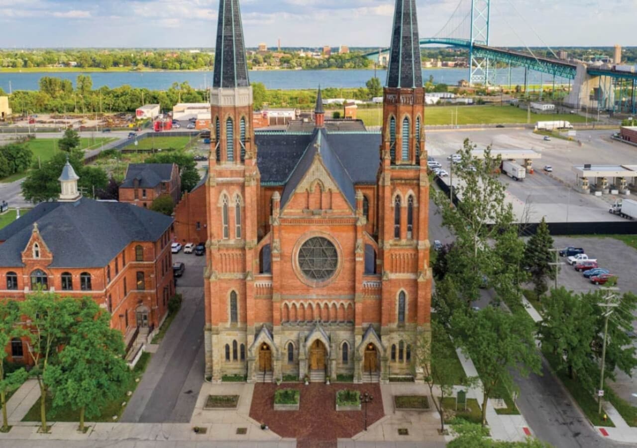Just 10 minutes away, admire the striking Gothic‑Revival architecture of Basilica of Sainte Anne de Detroit, one of America’s oldest parishes.