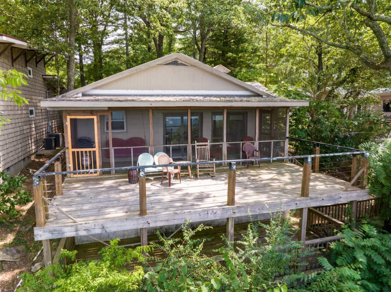 The back side of Cool Breeze Cottage.