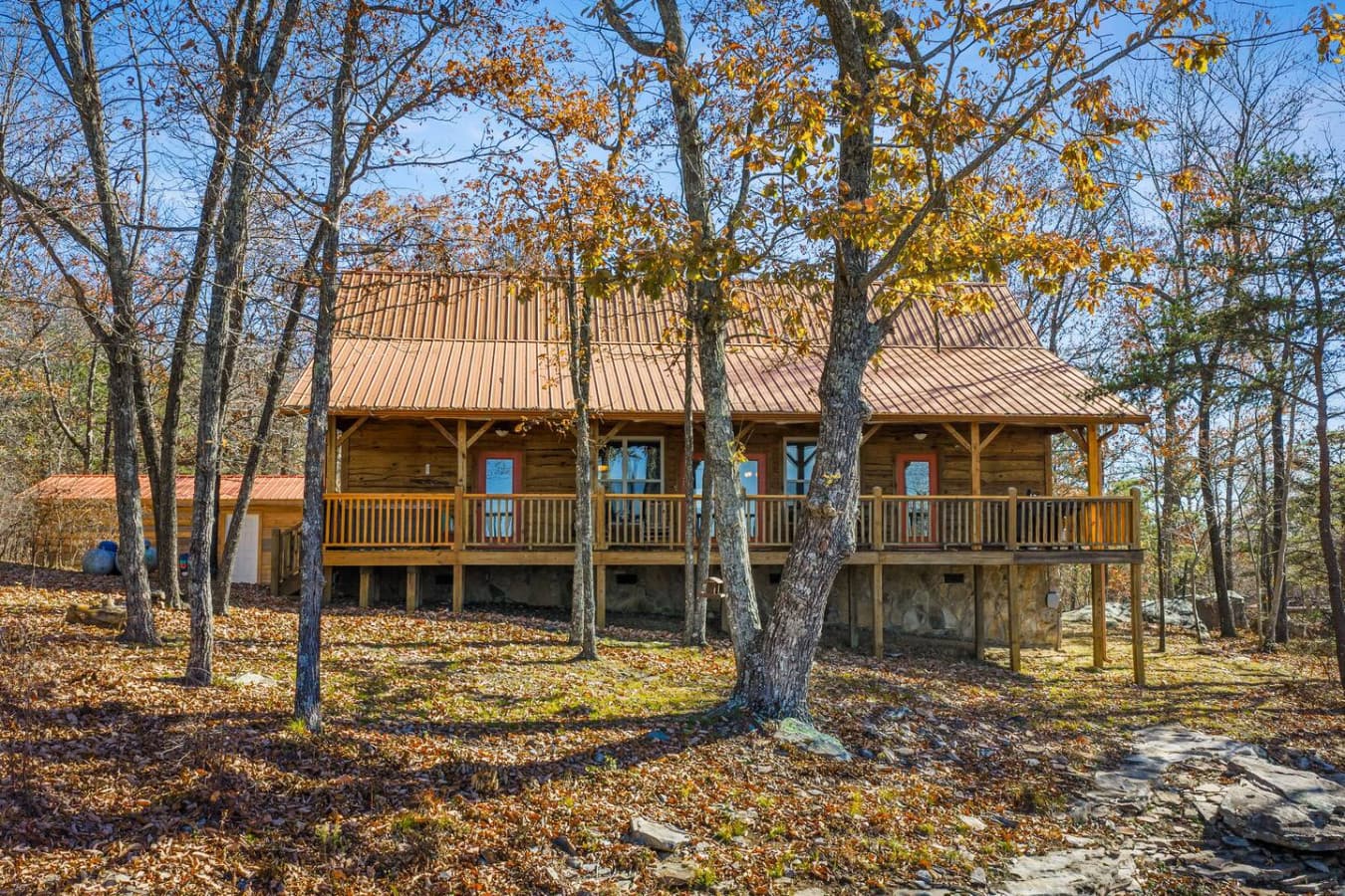 Step out to the back of Brow Bella, where open skies and endless views create pure mountain tranquility.