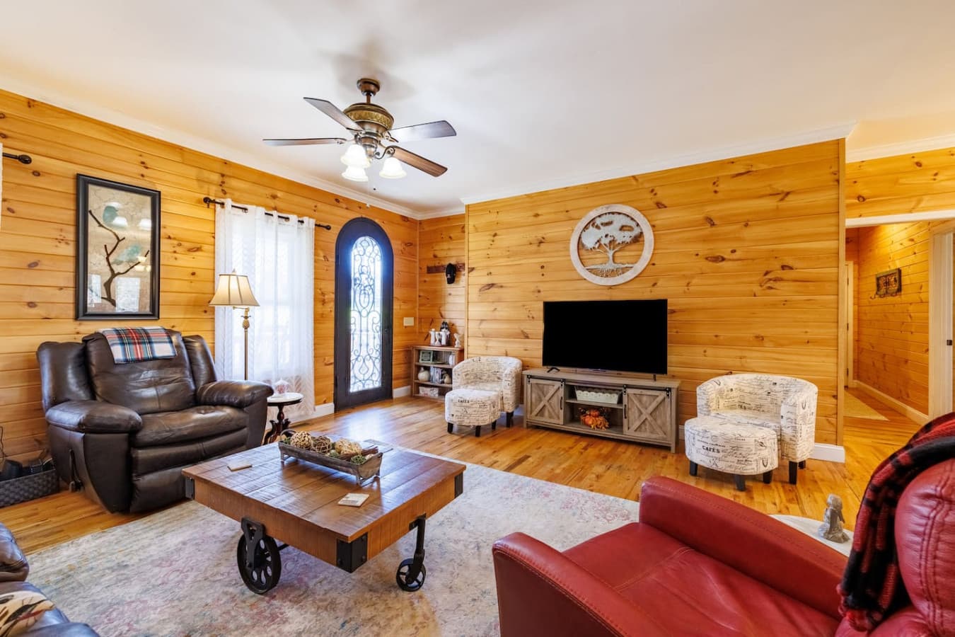 Sink into the plush leather sofa and enjoy movie nights on the big-screen TV in this cozy cabin living room.