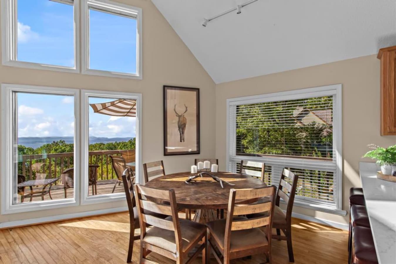 Dining table for six is available.