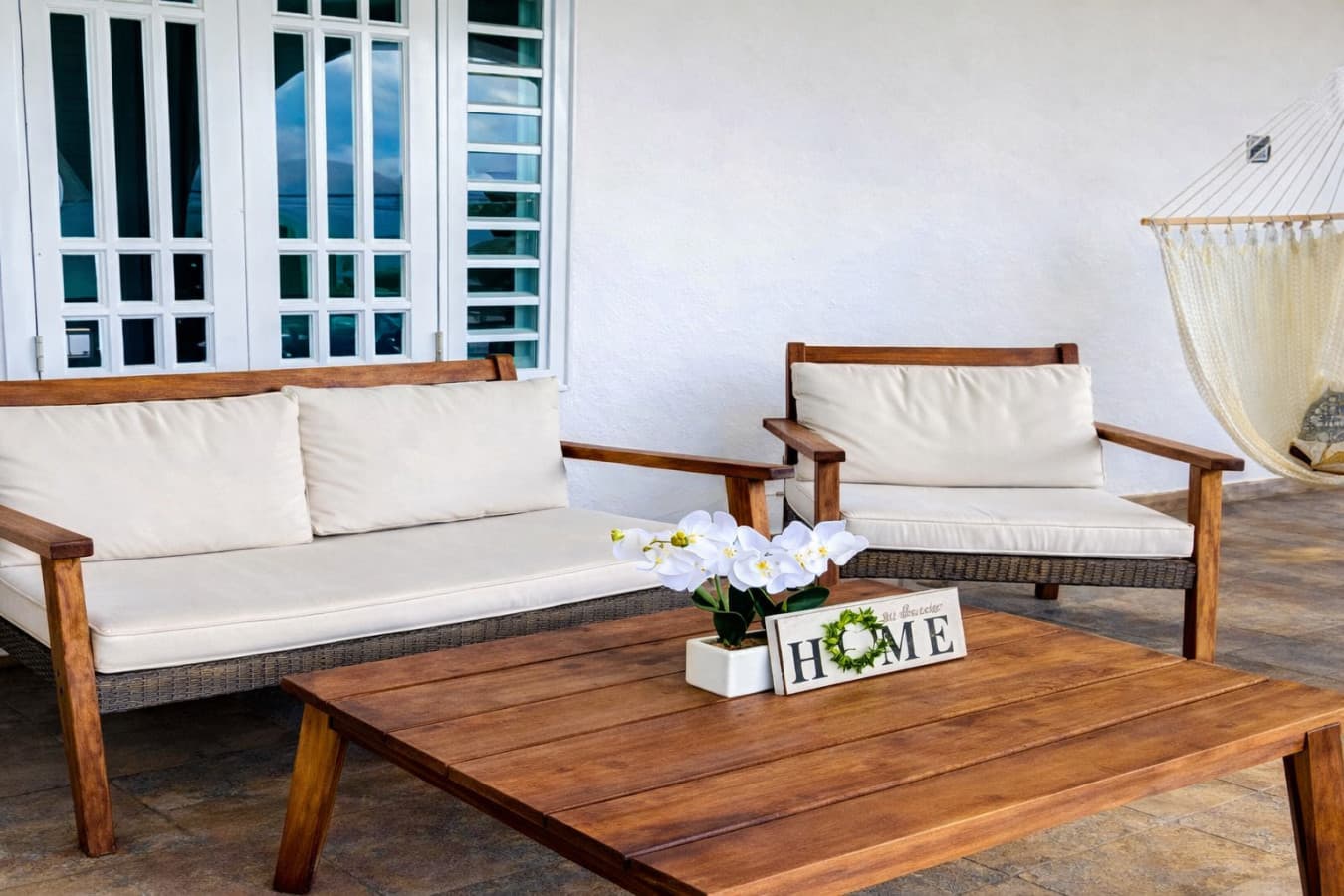 Outdoor seating Balcony.png