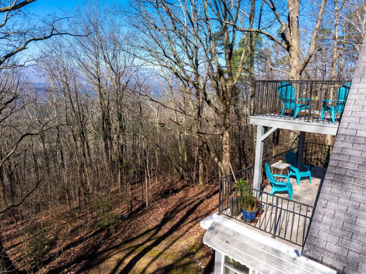 Three porches with stunning mountain views—perfect sunrise to sunset.
