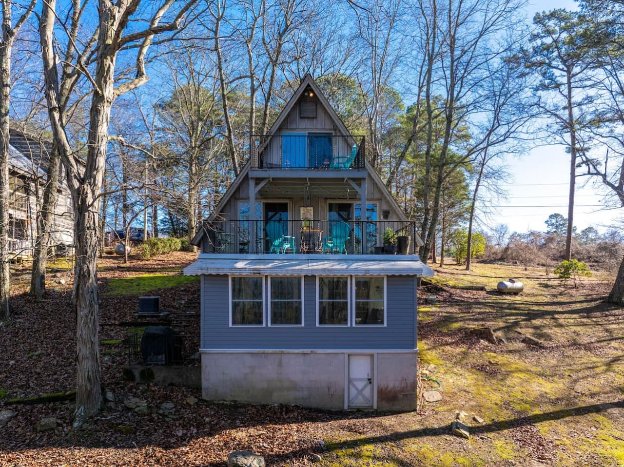 Three porches with stunning mountain views—perfect sunrise to sunset.