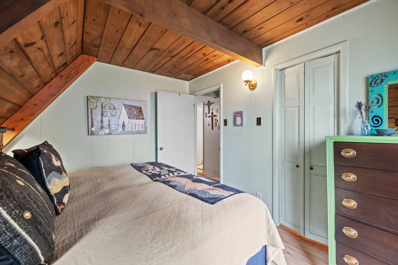 Soft linens and calming décor create a peaceful retreat.