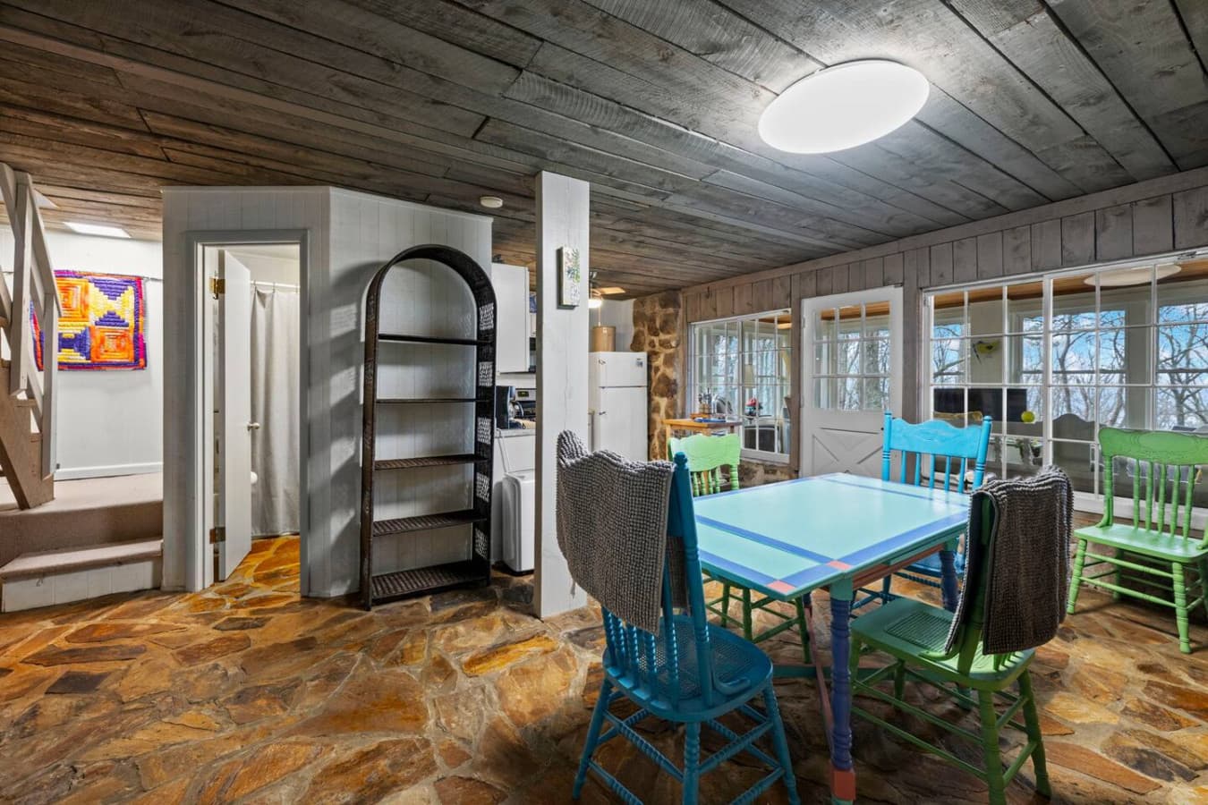 Inviting space that effortlessly blends comfort and convenience.