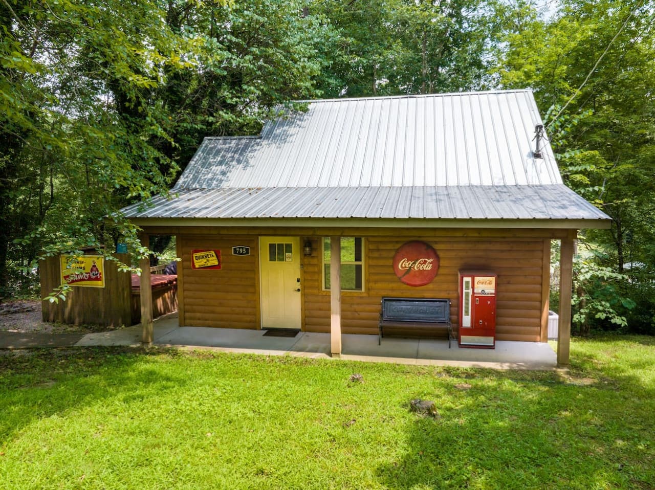 Welcome to your Riverfront Getaway in Mentone.