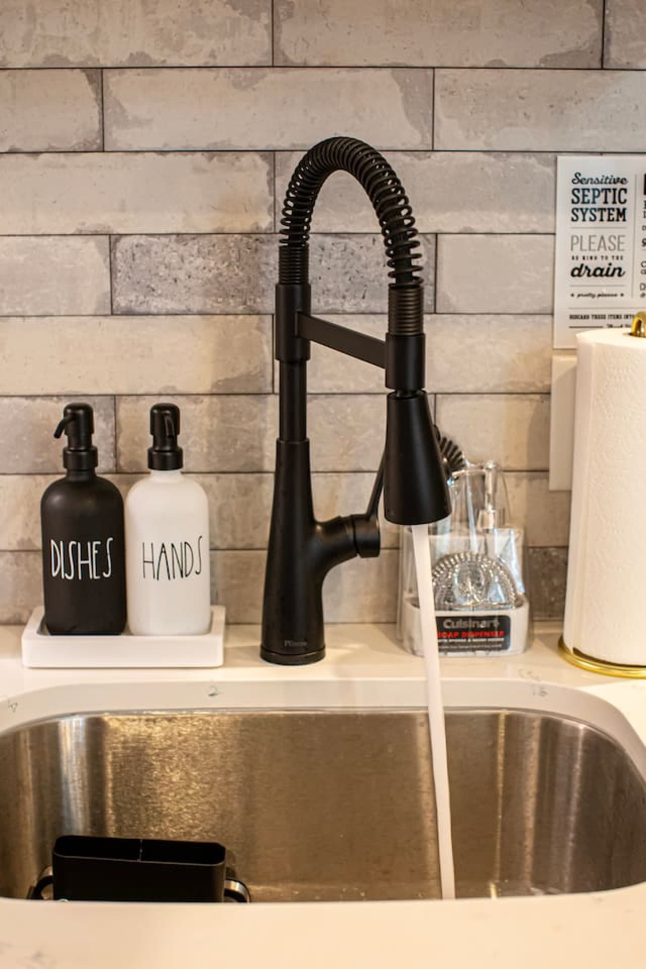 Black pull down kitchen faucet for your convenience.