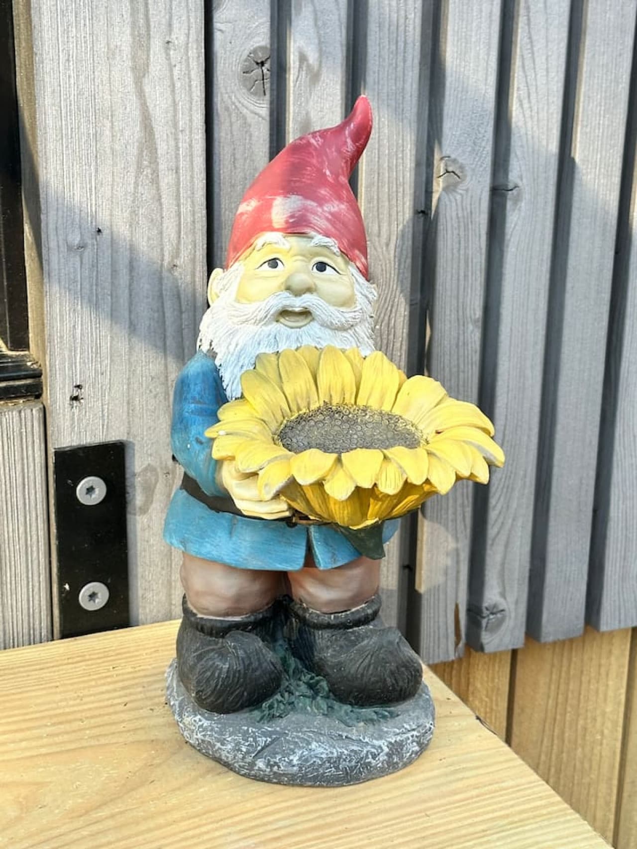 The gnome is here to greet you with a warm welcome!