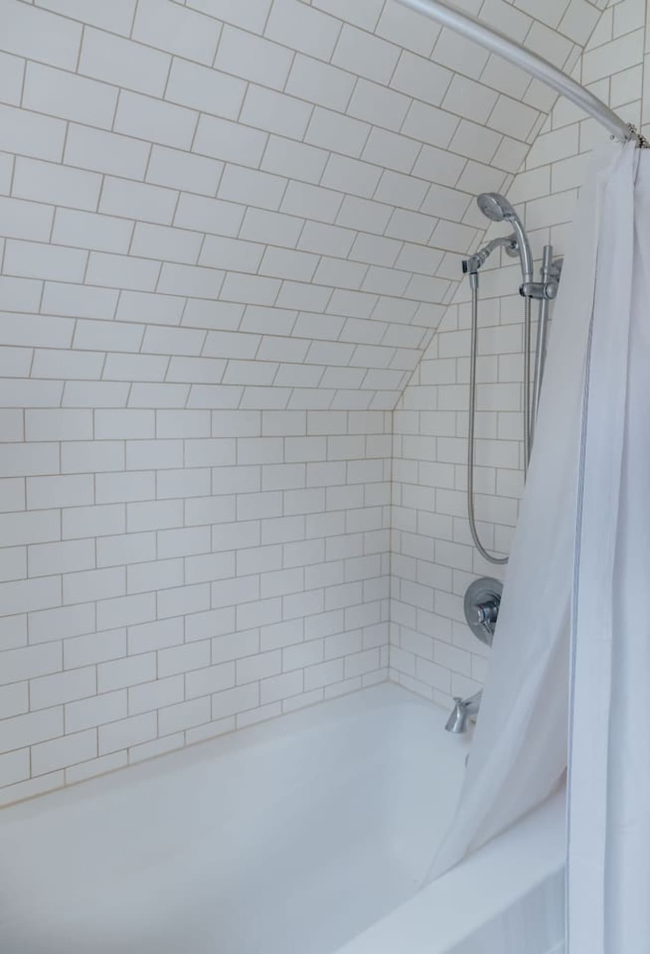 Shower-tub combo for easy mornings.