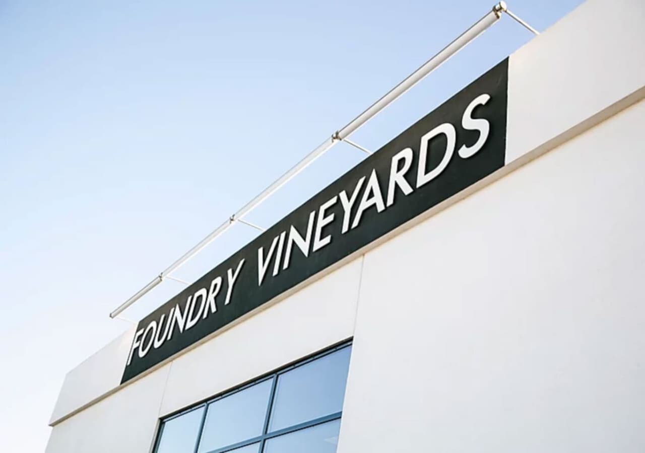 Foundry Vineyards – 12 min walk - One of downtown's most popular tasting rooms, housed in a beautifully renovated space. Known for their bold reds and welcoming atmosphere—reservations recommended on weekends.