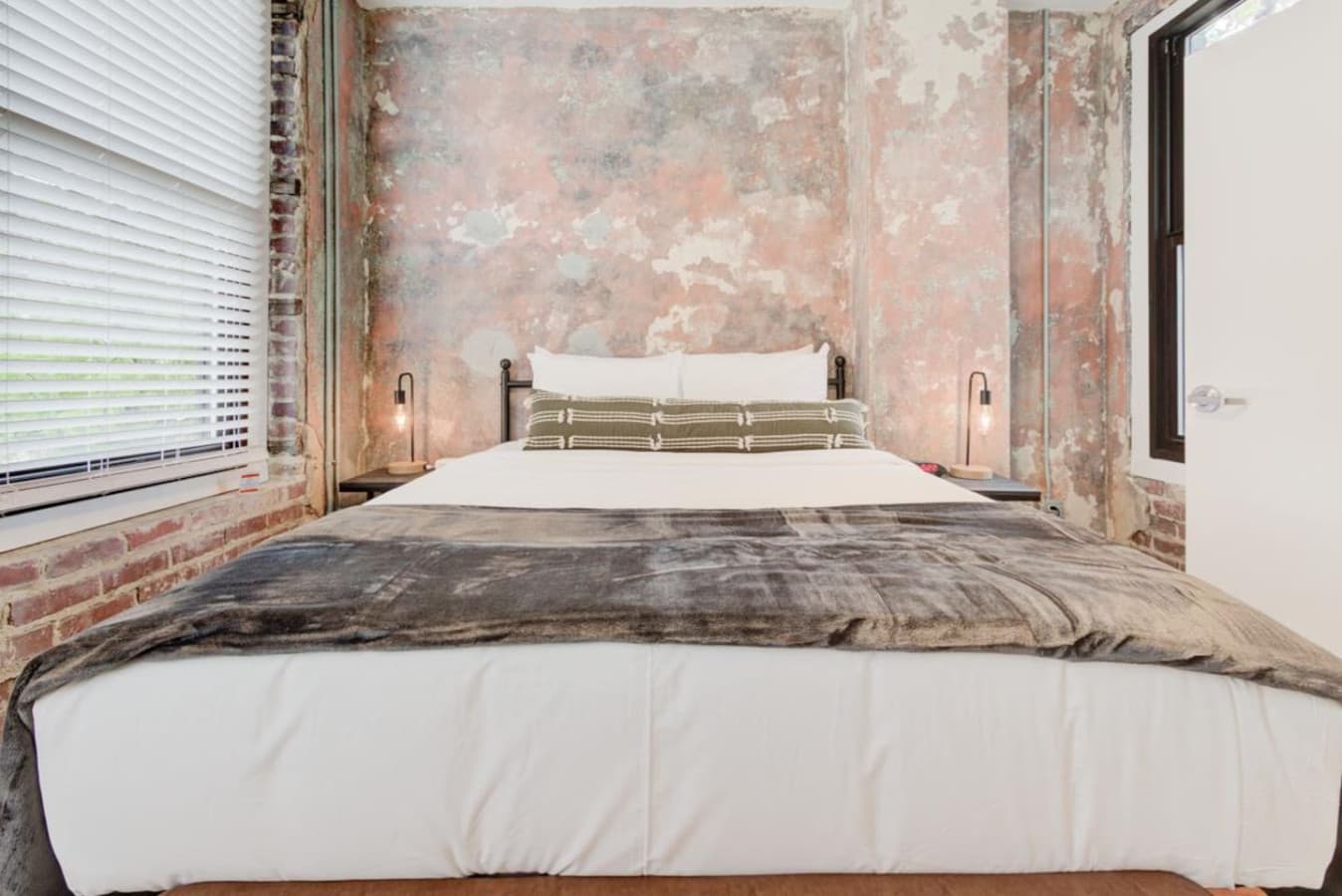 A quality mattress makes all the difference for a good night’s sleep. With a memory foam mattress, you’ll wake up refreshed, well-rested, and ready to take on the day.