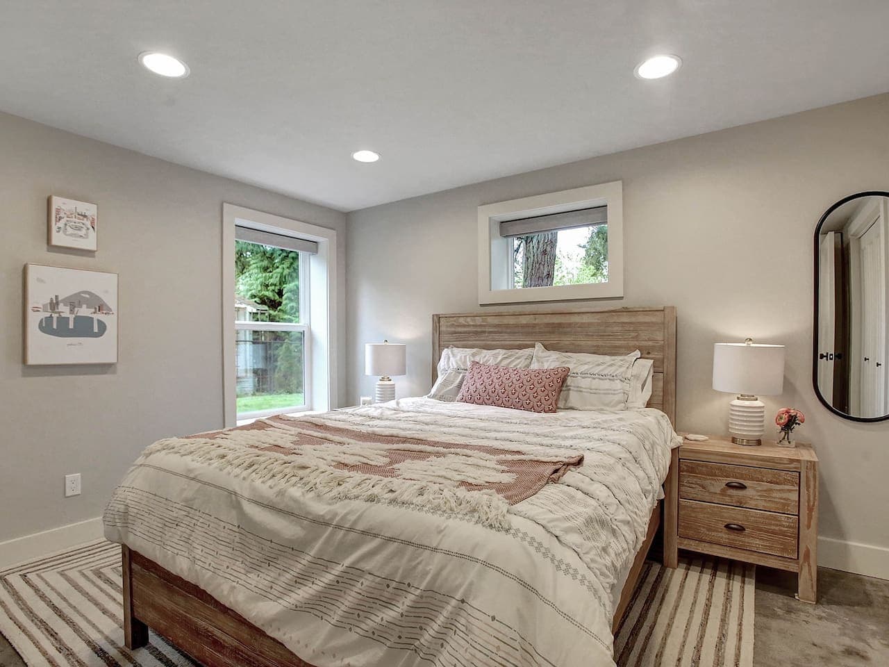 Relaxing bedroom with a calm atmosphere.