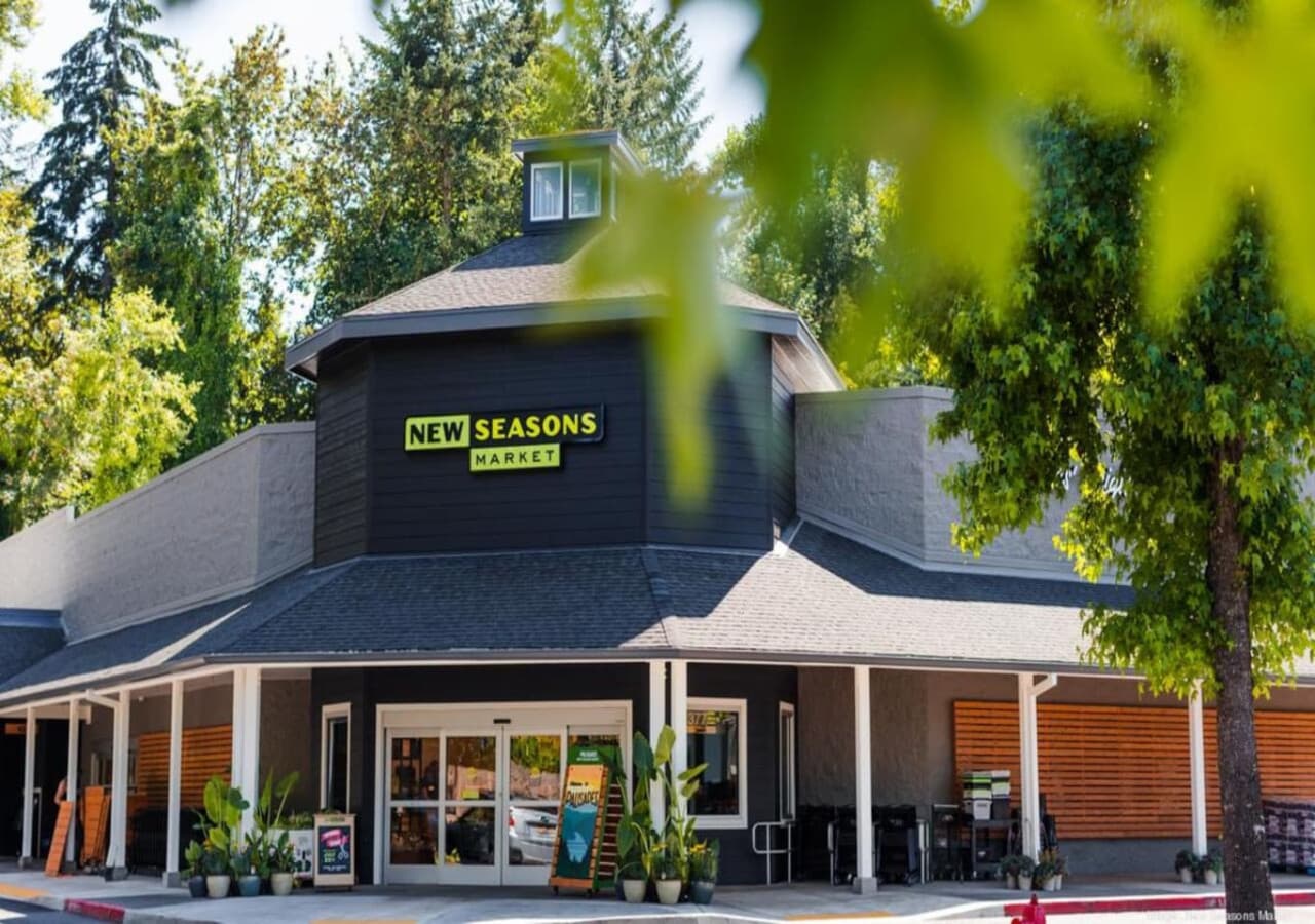 New Seasons Market – 10 min drive - A beloved Pacific Northwest grocery store offering organic produce, local goods, prepared foods, and specialty items. Perfect for stocking up on quality ingredients for your stay.