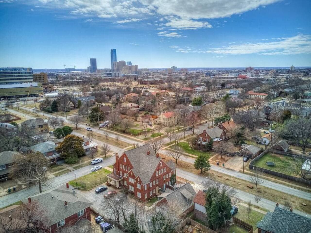 A lovely aerial perspective showing your stay in the cozy historic carriage house tucked behind the large red building. The Medical District sits just a block to the left, and Downtown is only a quick Uber ride away.