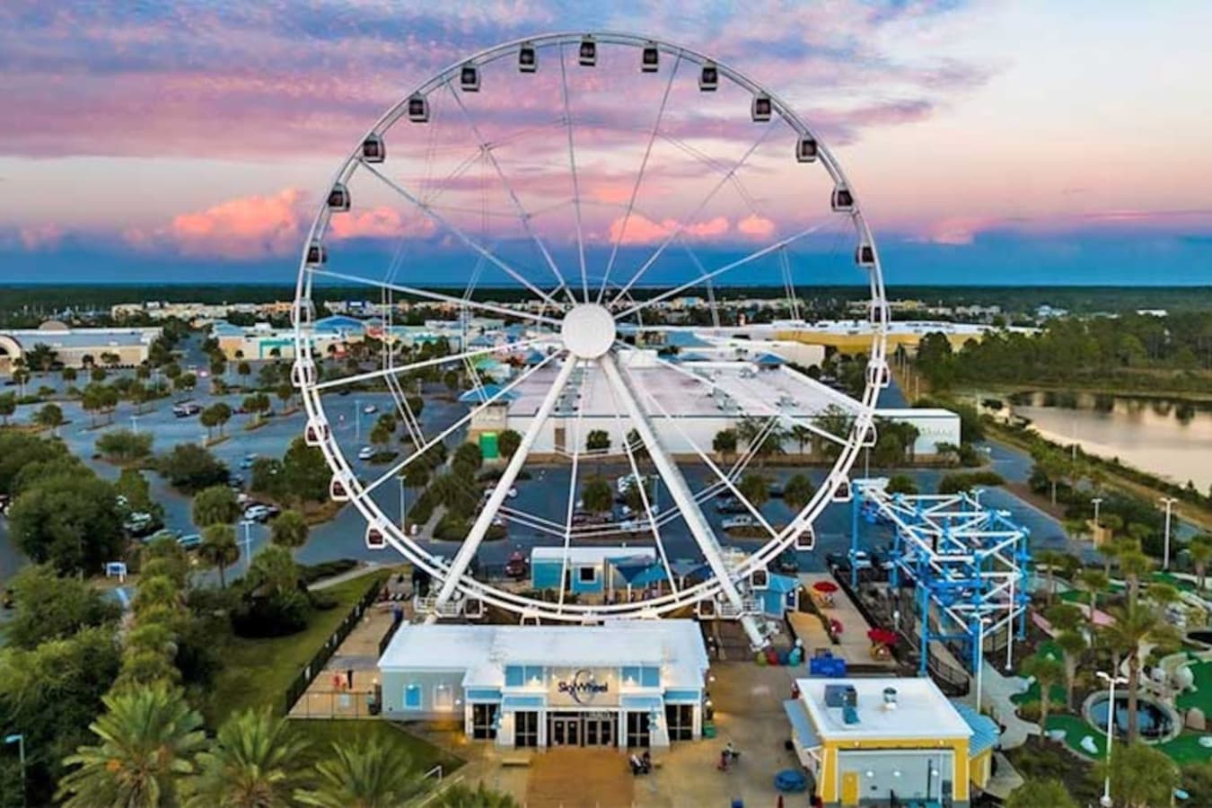 SkyWheel Panama City Beach (6 min walk) – Right around the corner, this towering observation wheel delivers breathtaking views of the coastline, especially at sunset.