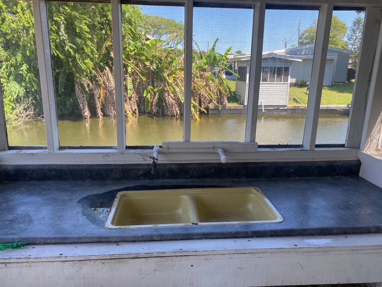 Practical and ready, this sink is perfect for rinsing off your day’s adventure before heading back to relax.