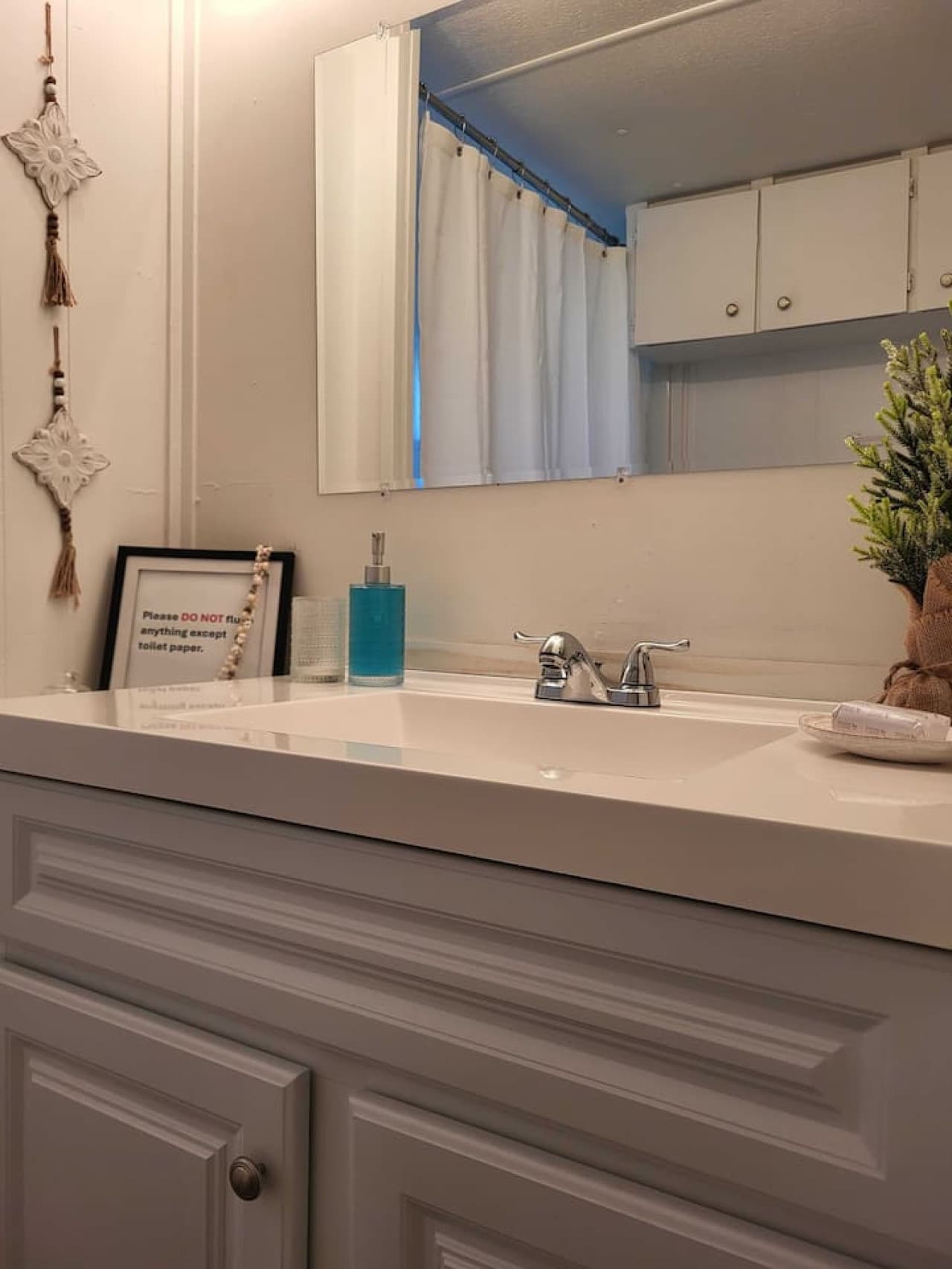 Clean, simple, and sparkling — a sink that’s ready when you are.
