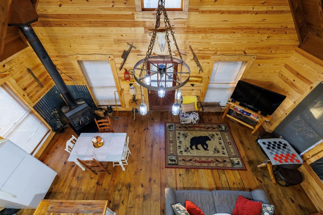 Bird's Eye View – Rustic gathering space perfect for sharing stories after exploring Mentone.