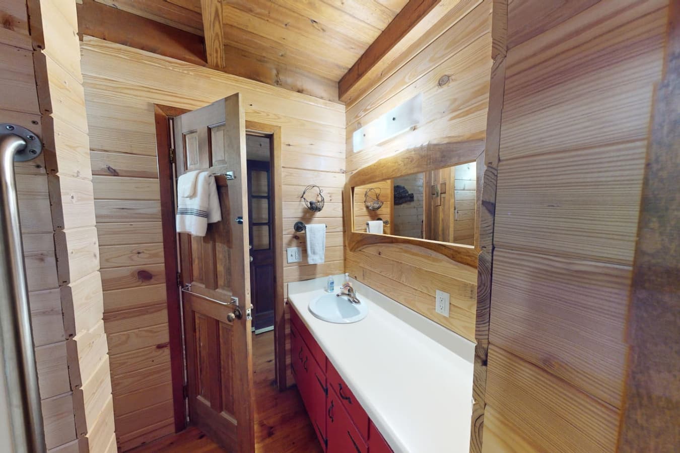 Bathroom vanity perfect and functional layout for your convenience.
