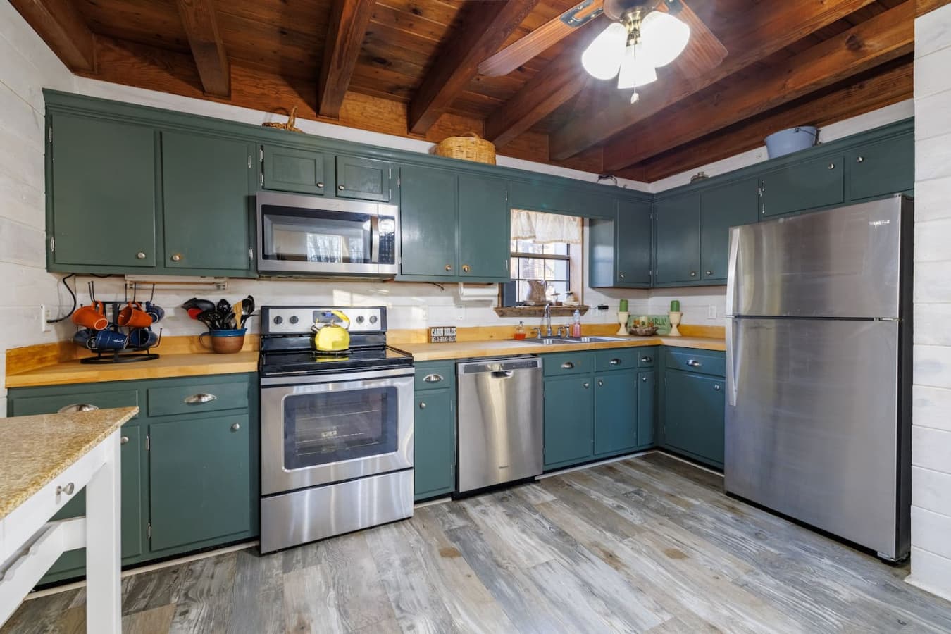 Well-equipped kitchen for your cooking needs.