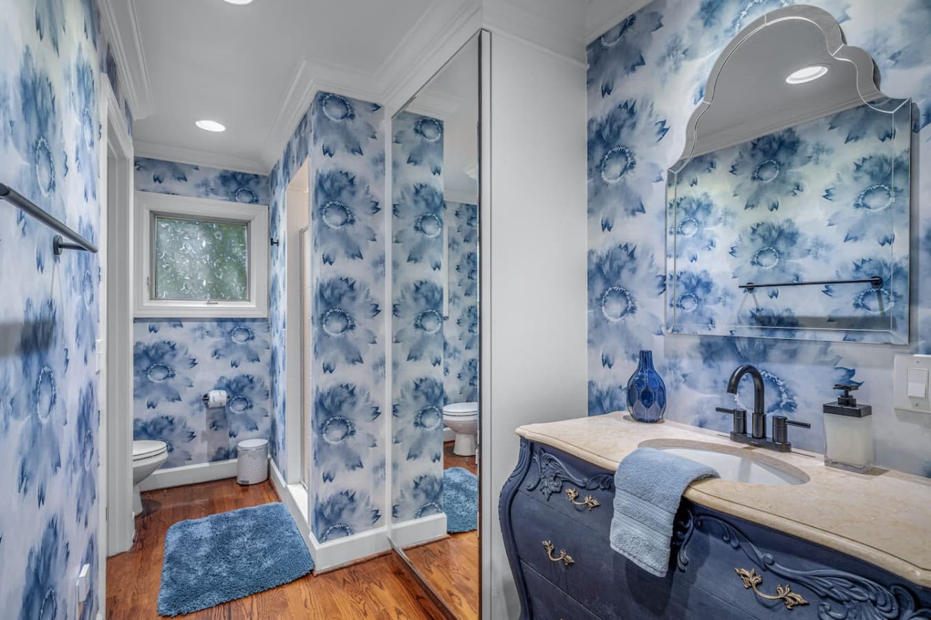 Refresh in this bright ensuite with modern finishes and stocked essentials.