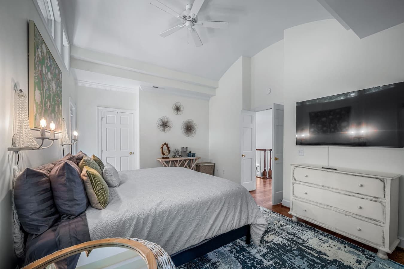 A peaceful hideaway with a king bed and your own slice of mountain serenity.