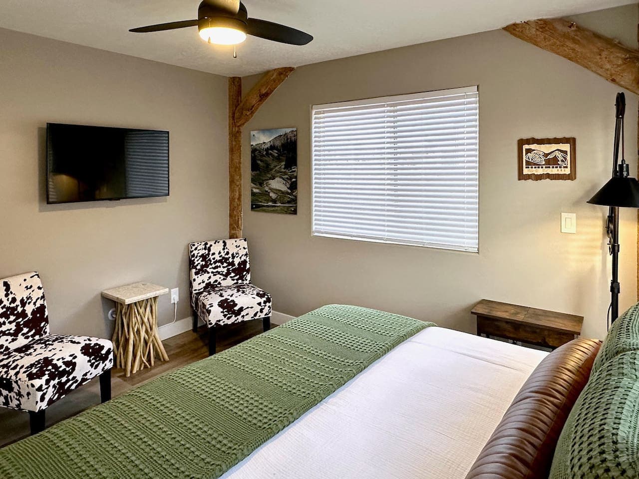 Lay back and enjoy a night bingeing your favorite TV series in our comfy bedroom!
