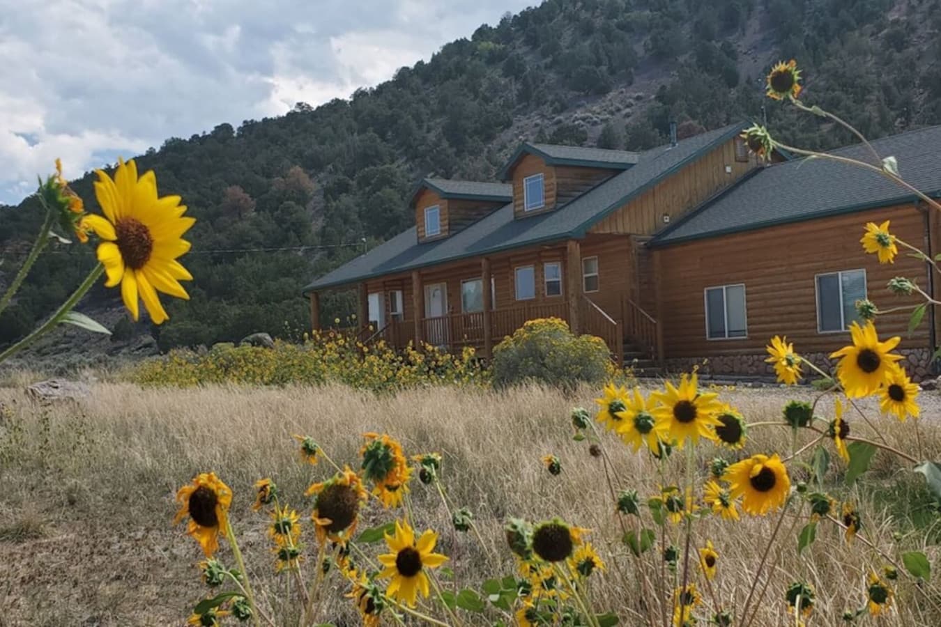 Embrace your next retreat at our cozy home base, set against the dramatic backdrop of southern Utah's scenic wonders.