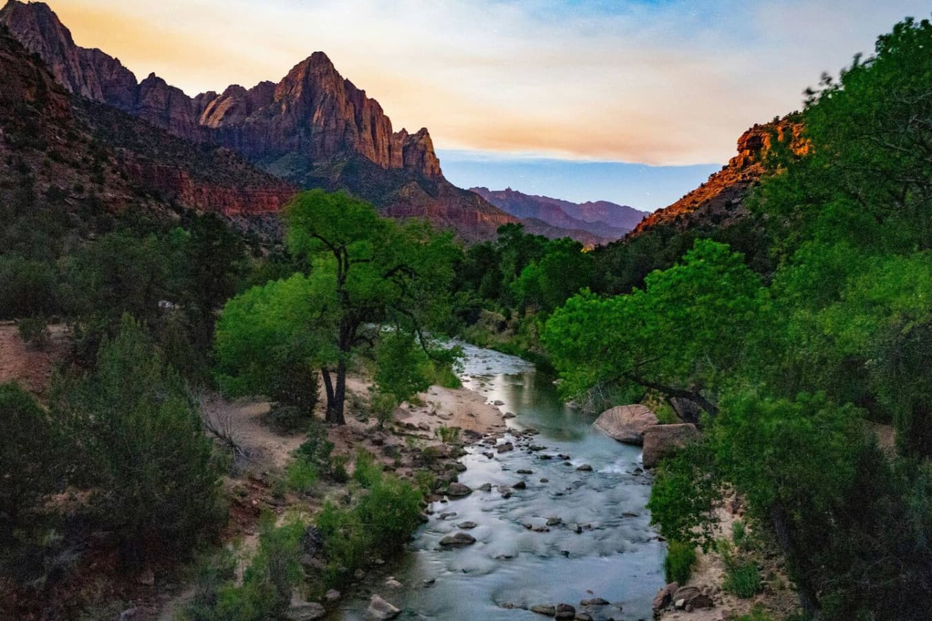 The gateway to wonder: The South Entrance sign marks the start of your journey into the awe-inspiring landscapes of Zion