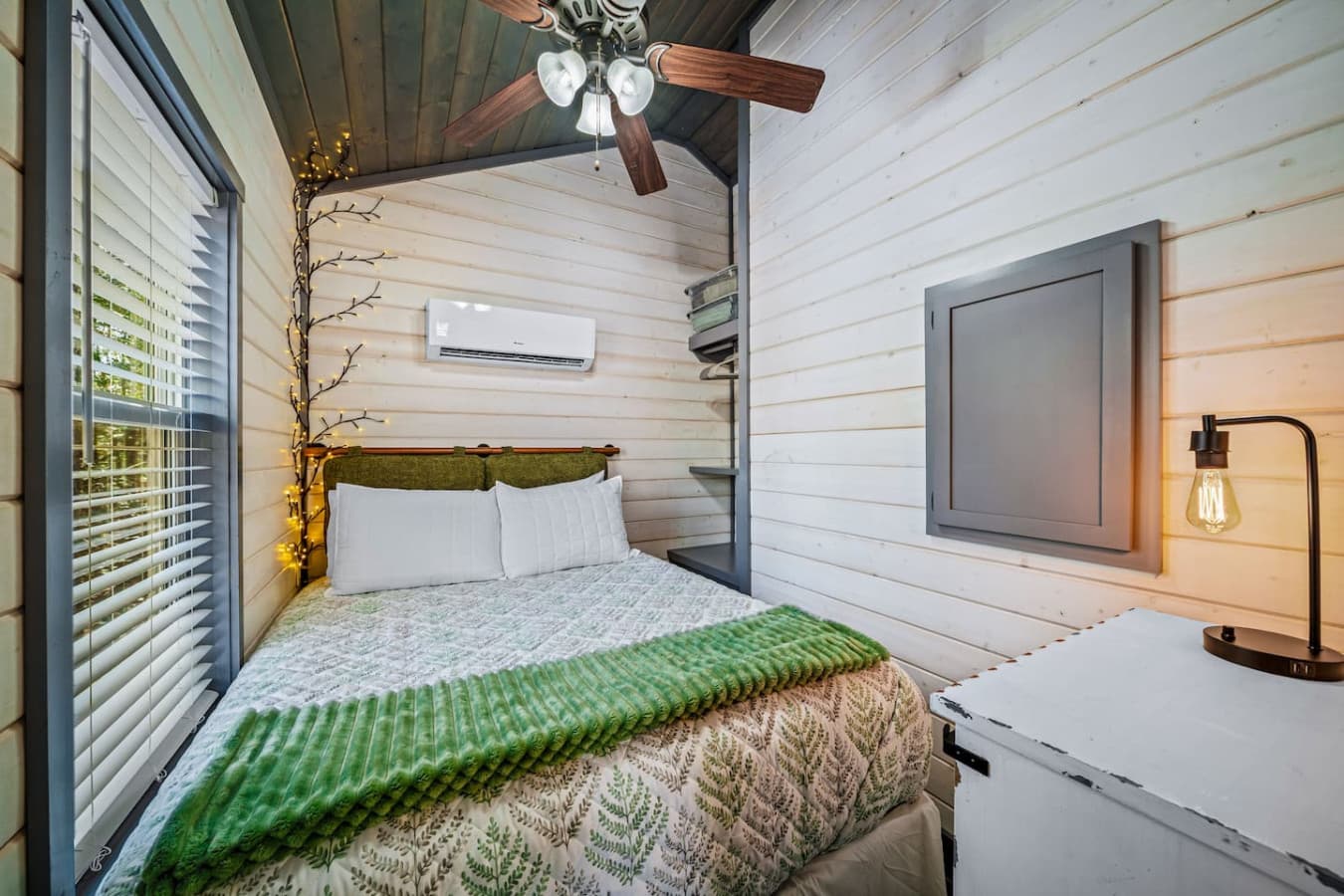 Settle into the queen bed, flip on the ceiling fan, and let the quiet of Mentone lull you into a deep, restful sleep.