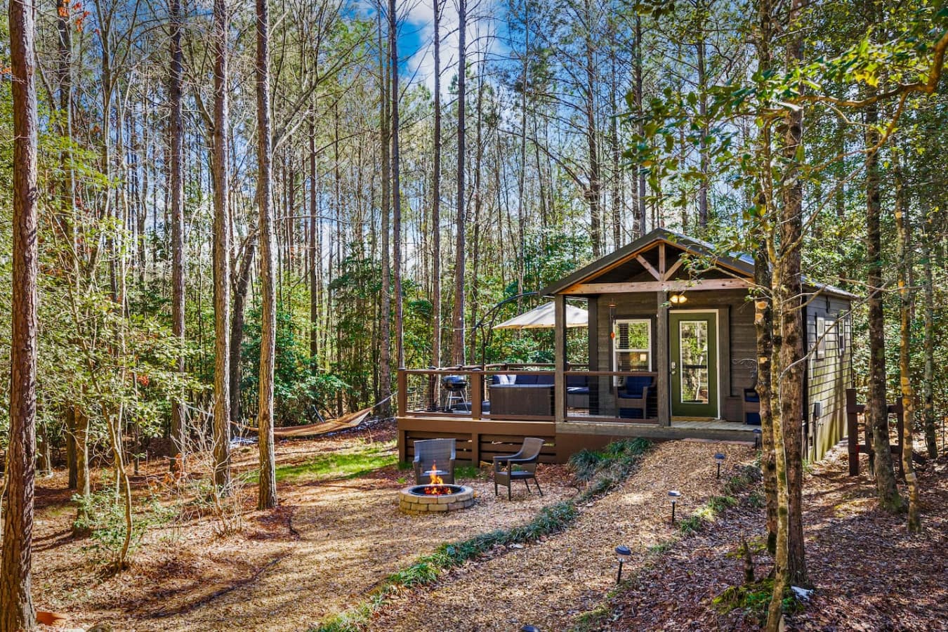 Gather around the wood-burning firepit and let the cool Mentone evenings set the mood.