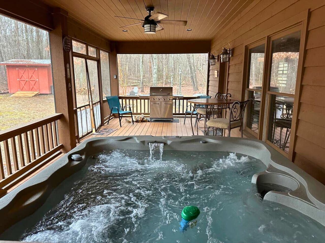 Enjoy the hot tub on the screened-in porch (available for an additional $50). Let us know if you'd like to add it to your reservation. Also, make the most of the propane grill for outdoor dining.