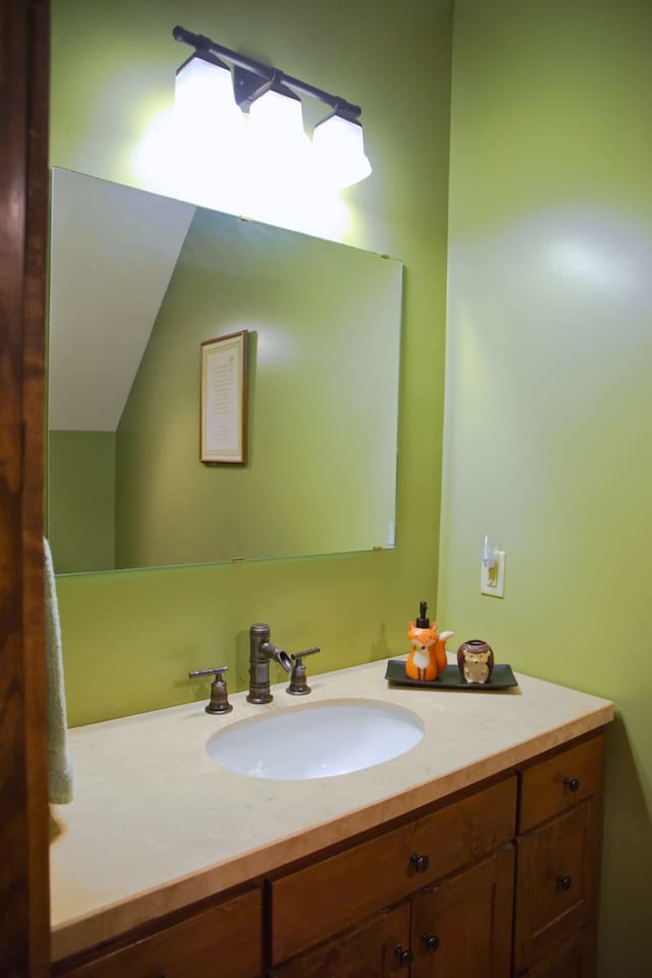 Bathroom 2 upstairs features a tub/shower combo, along with towels and washcloths for your convenience.