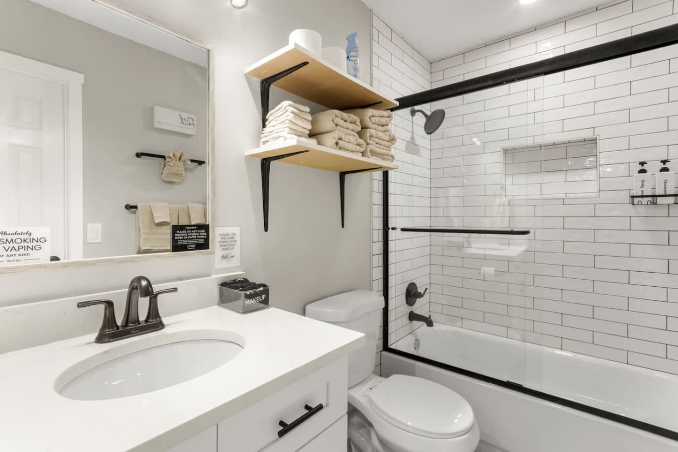 This bathroom has everything you need, including a tub that’s perfect for your ‘me-time’ moments!