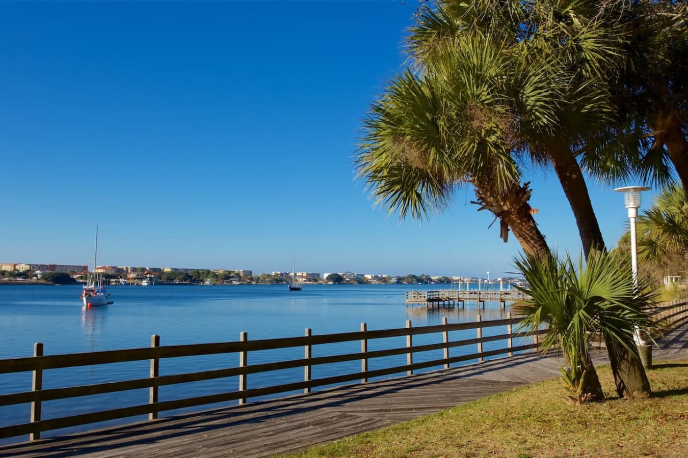 Just 3 minutes to Walton Beach Landing Park – enjoy peaceful walks, stunning views, and a perfect spot for relaxation.