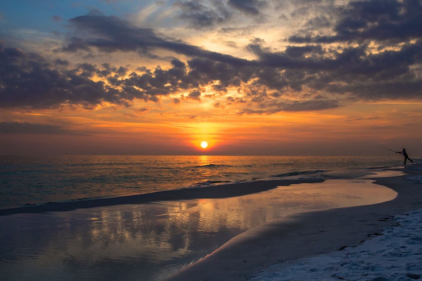 Just 15 minutes away, watch the sky light up with vibrant colors at Destin Beach's breathtaking sunset.