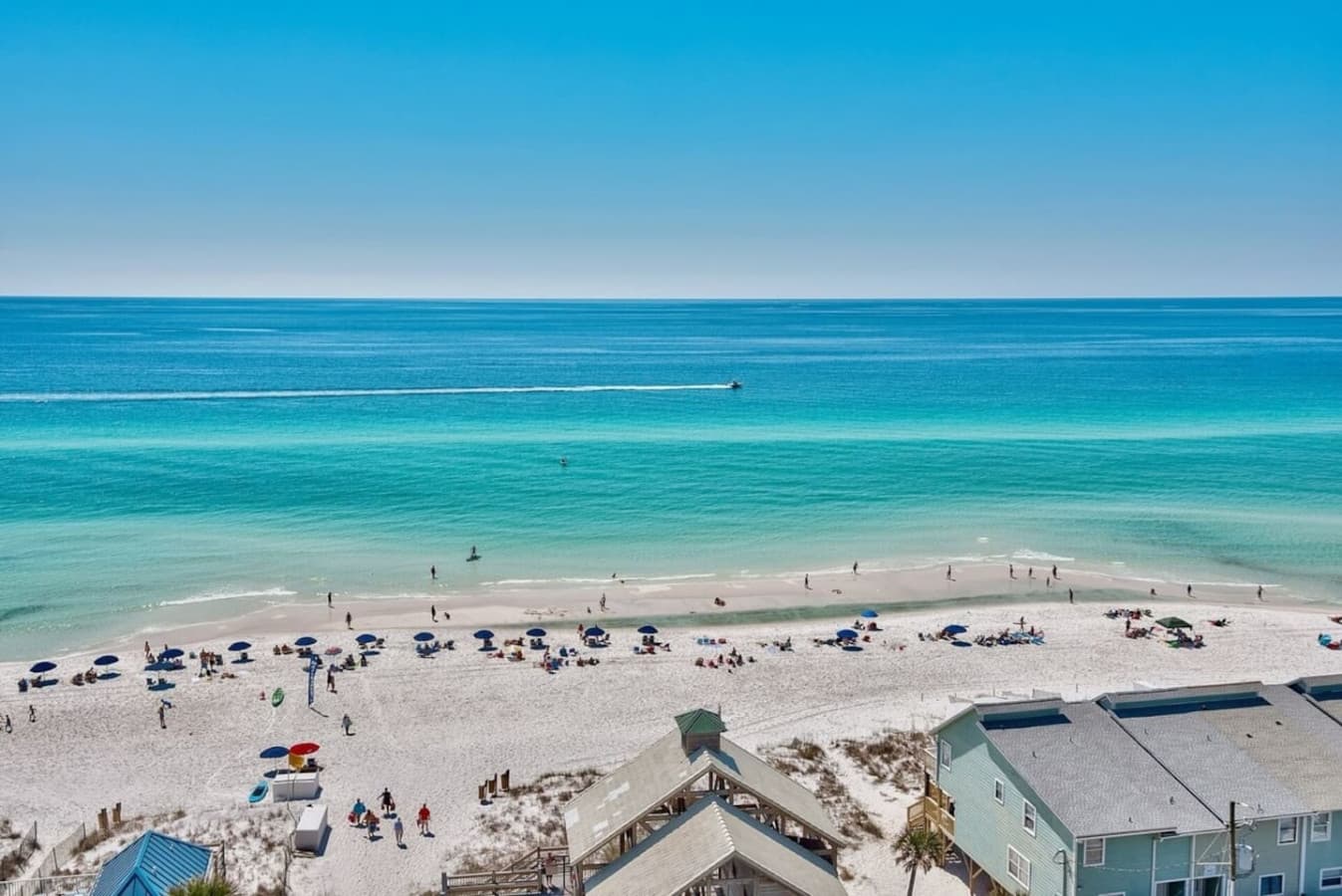 Only 7 minutes to Okaloosa Island’s beautiful beaches. Escape to sun, sand, and clear waters!